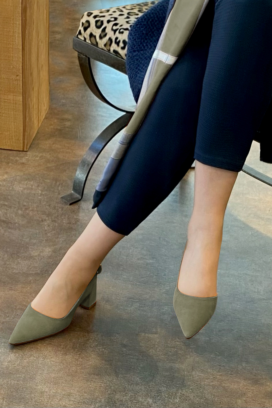 Khaki green women's slingback shoes. Pointed toe. Medium flare heels. Worn view - Florence KOOIJMAN